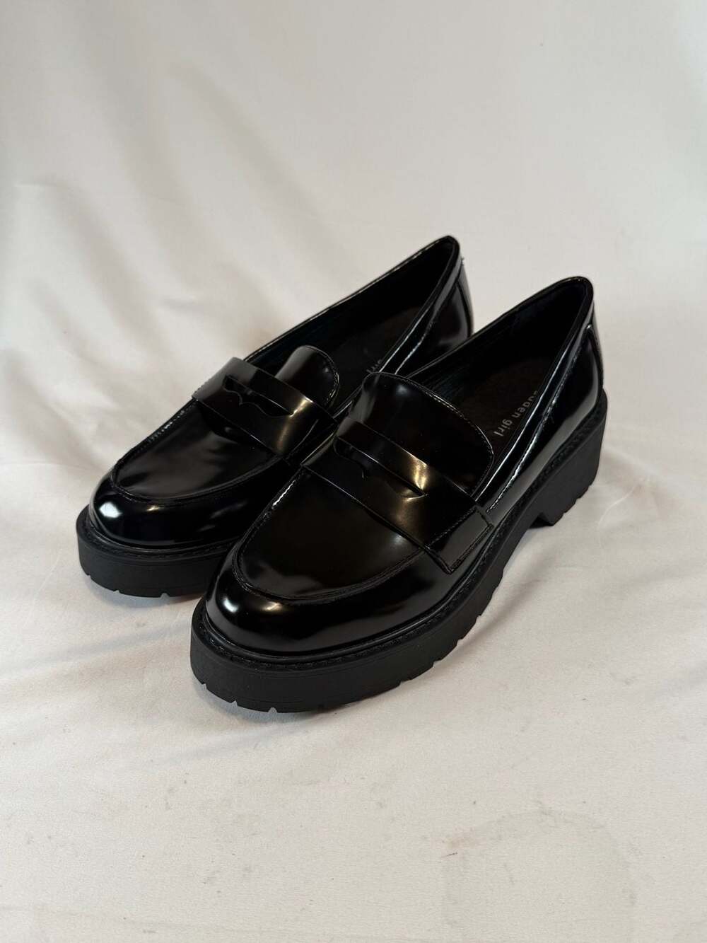 Madden Girl Millie Lug Sole Loafers Size 10M Black Patent Old Money Preppy Whims